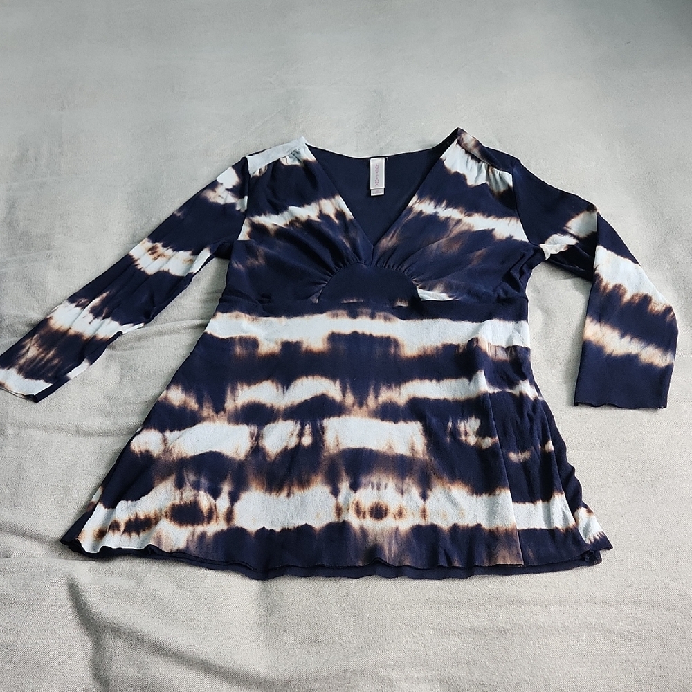 Lucy+Fiona Mesh Tie-Dye V-Neck Blouse